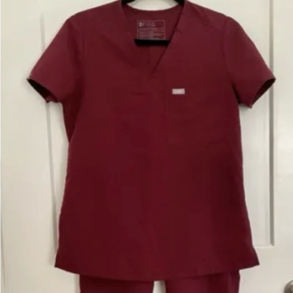 (Sold) Figs burgundy scrub set xs/sp